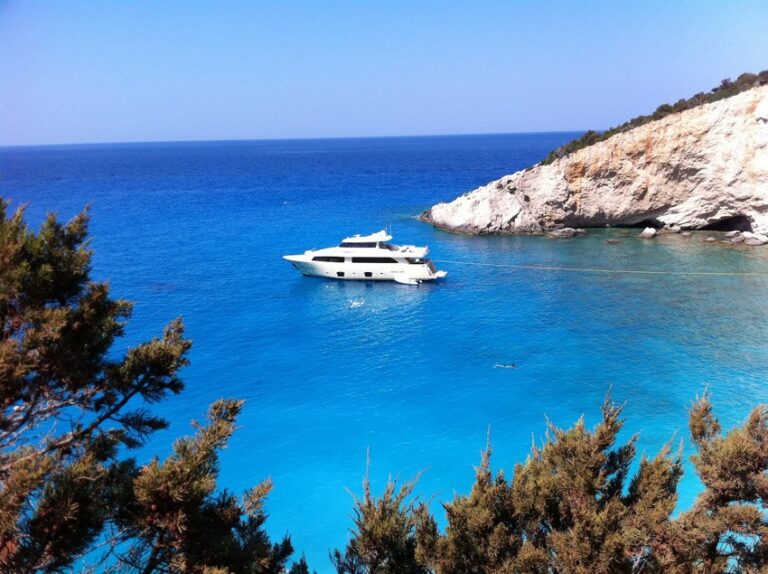 The 26m Yacht DANA