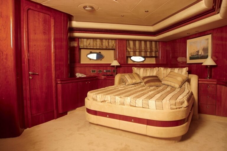 The 26m Yacht SIR OLIVER