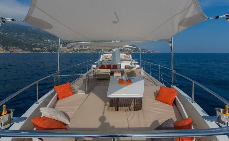 Life On Yacht SULTANA