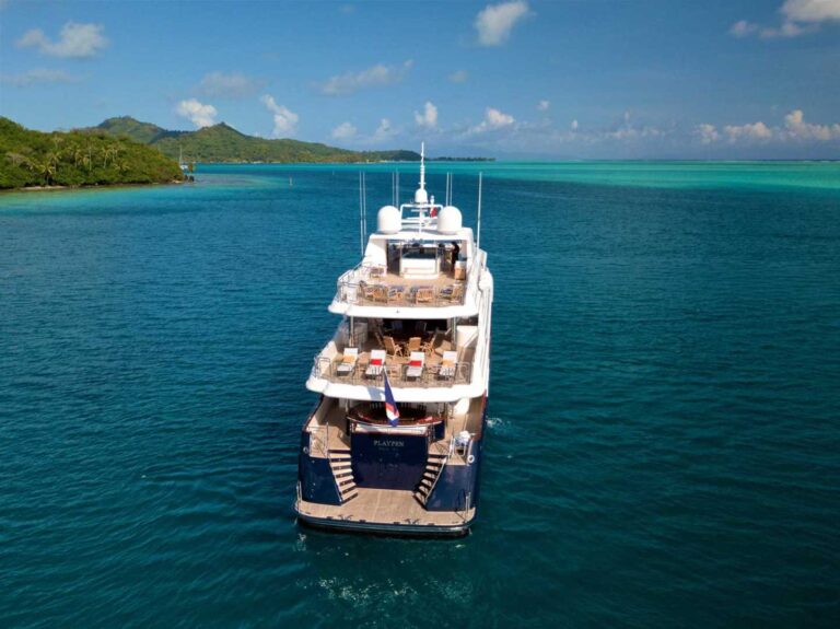 M/Y PLAYPEN - Stern view