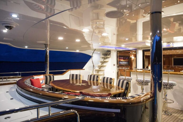 Main deck dining