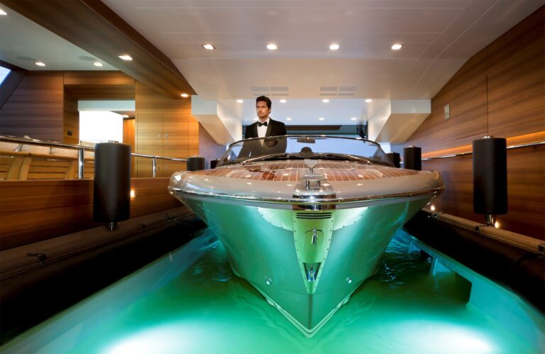 27ft Riva Iseo Enters The Yacht Without Using A Crane