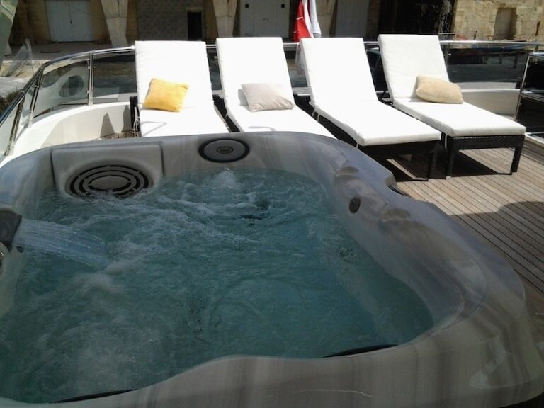 The 27m Yacht ARIA