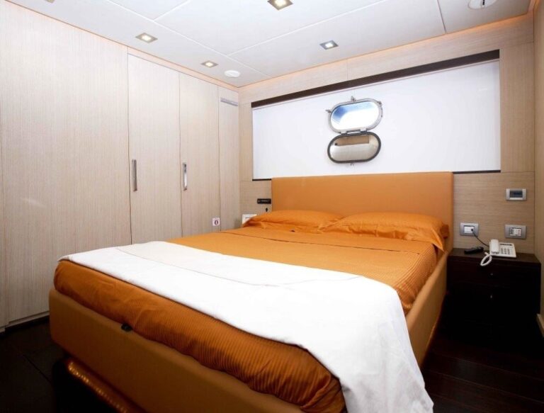 The 27m Yacht ARIA