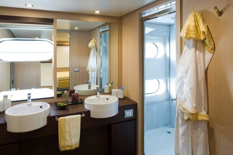 The 27m Yacht ARIA