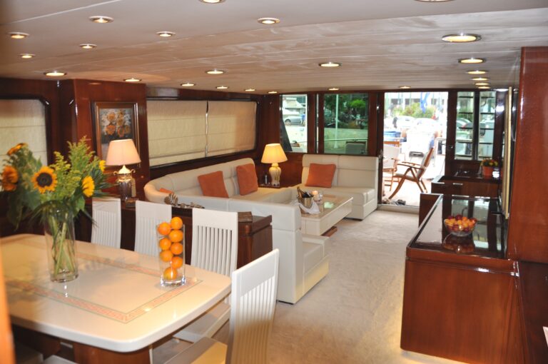 The 27m Yacht BON VIVEUR