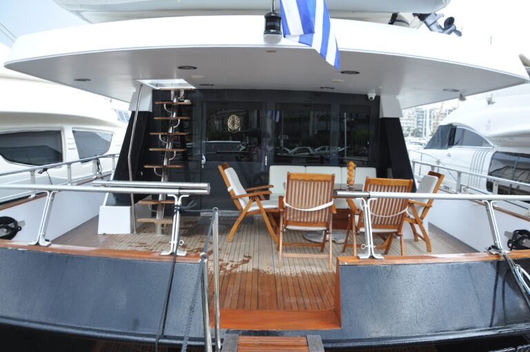 The 27m Yacht BON VIVEUR