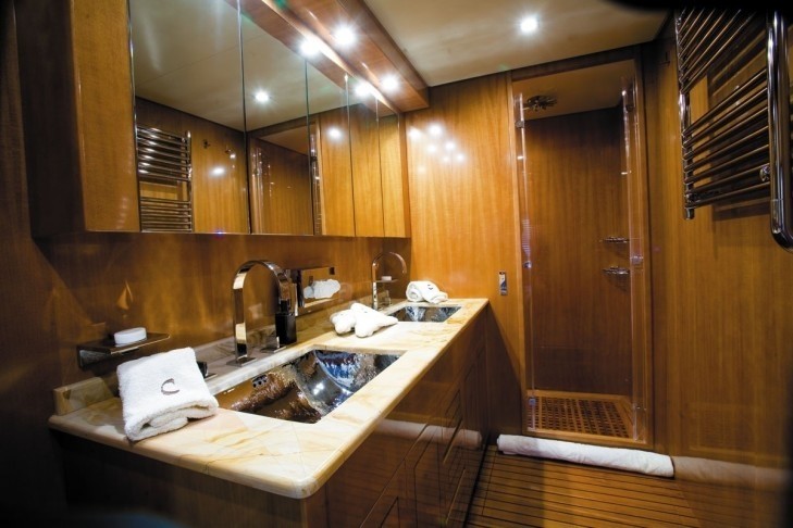The 27m Yacht CARAMIA