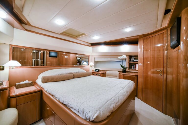 The 27m Yacht DAY OFF