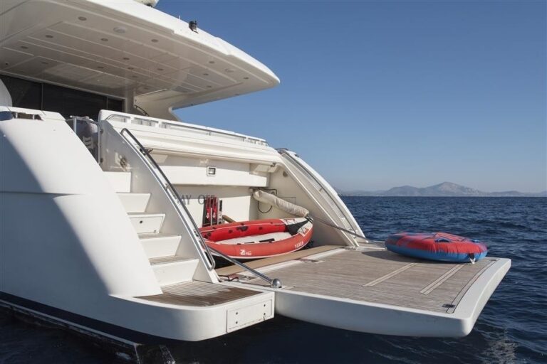The 27m Yacht DAY OFF