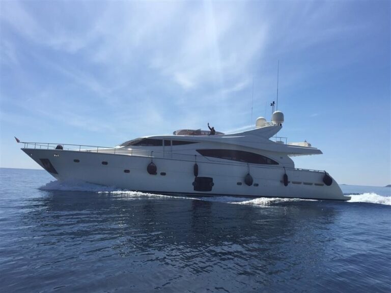 The 27m Yacht DAY OFF