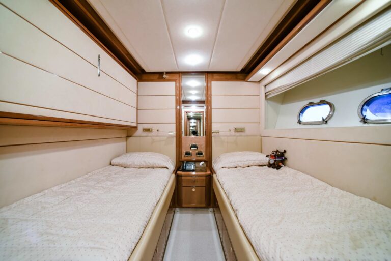 The 27m Yacht DAY OFF