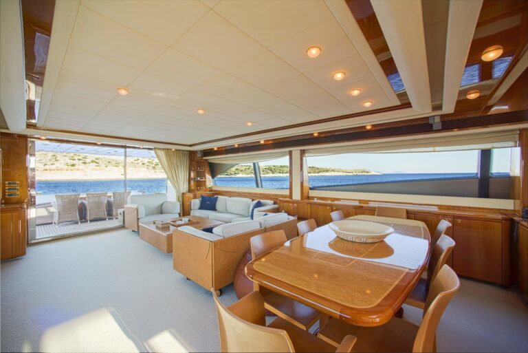 The 27m Yacht DAY OFF