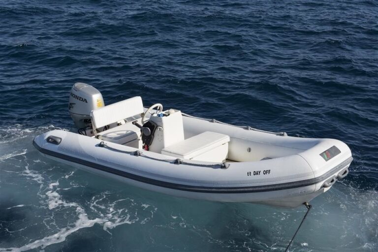 The 27m Yacht DAY OFF