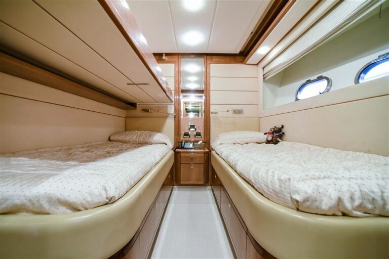 The 27m Yacht DAY OFF