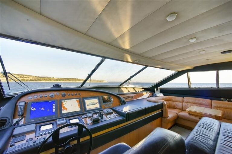 The 27m Yacht DAY OFF