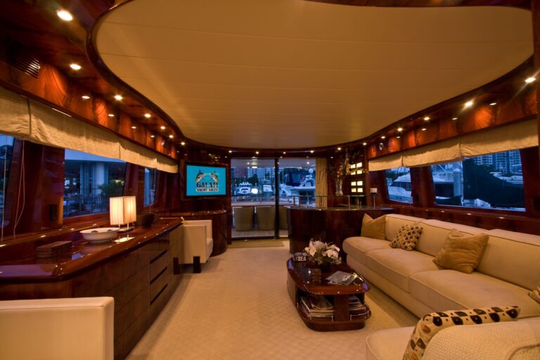 The 27m Yacht EN LESS