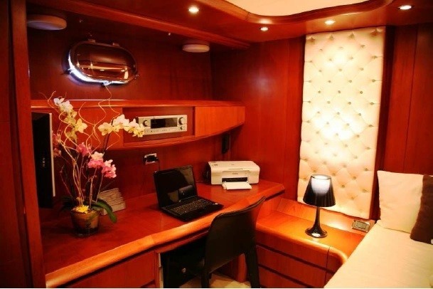 The 27m Yacht INCLINATION 1