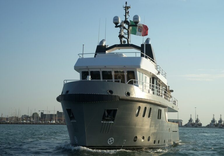 The 27m Yacht IRIE MAN