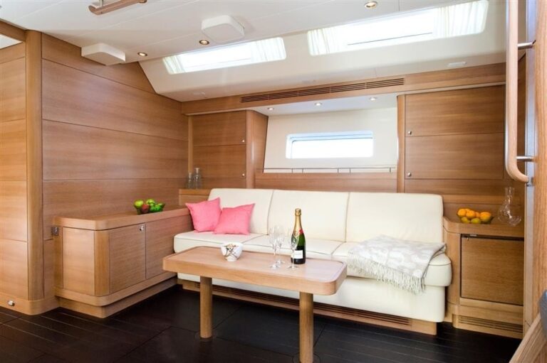 The 27m Yacht NEFERTITI