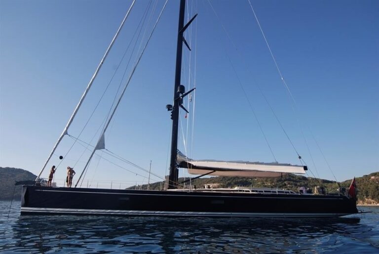 The 27m Yacht NEFERTITI