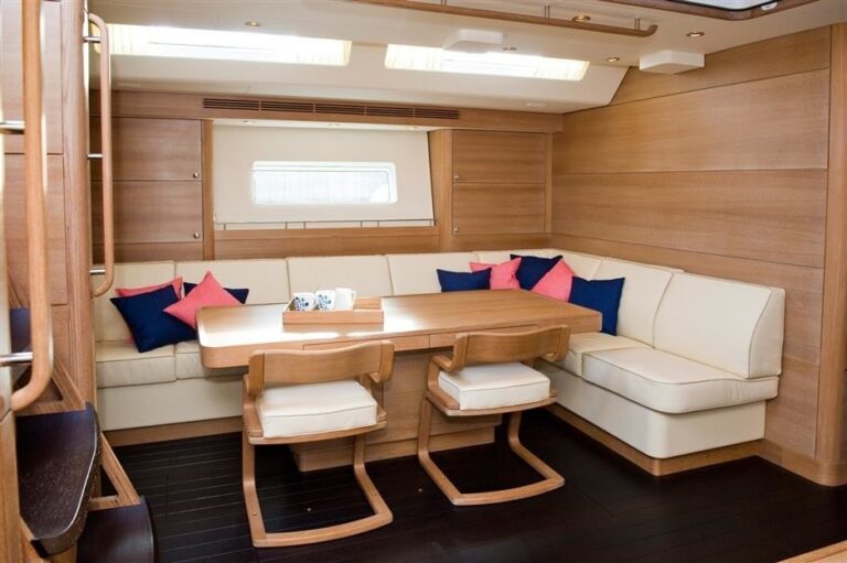 The 27m Yacht NEFERTITI