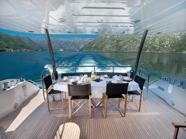 The 27m Yacht OOMKA