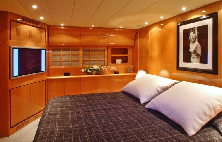 The 27m Yacht SARAH A