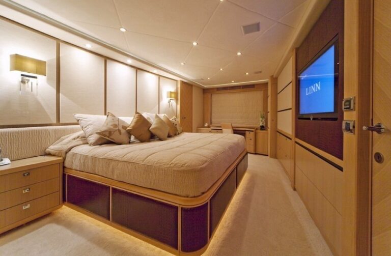 The 27m Yacht SOLARIS