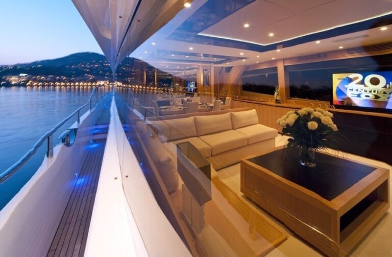The 27m Yacht SOLARIS