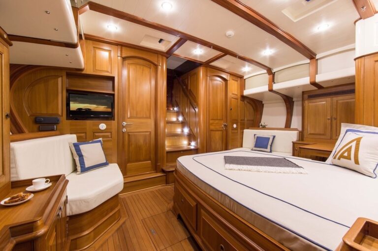 The 27m Yacht TEMPUS FUGIT