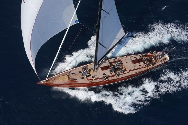 The 27m Yacht TEMPUS FUGIT