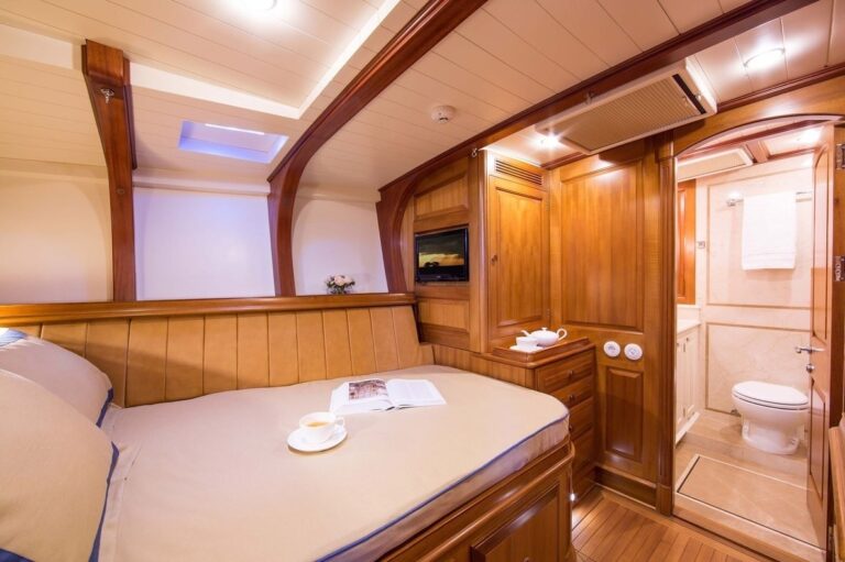 The 27m Yacht TEMPUS FUGIT
