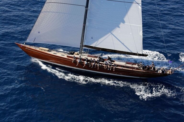 The 27m Yacht TEMPUS FUGIT