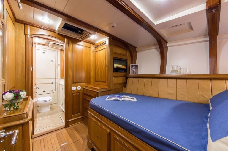 The 27m Yacht TEMPUS FUGIT