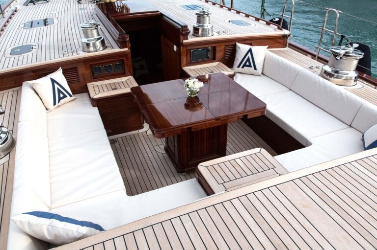 The 27m Yacht TEMPUS FUGIT