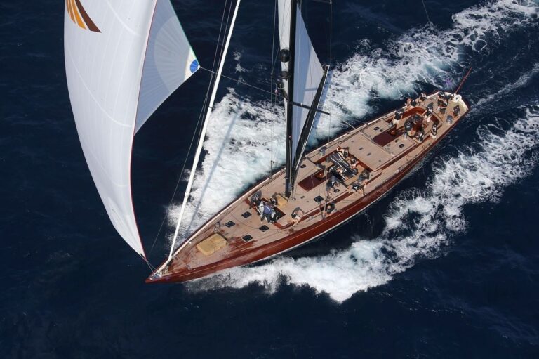 The 27m Yacht TEMPUS FUGIT