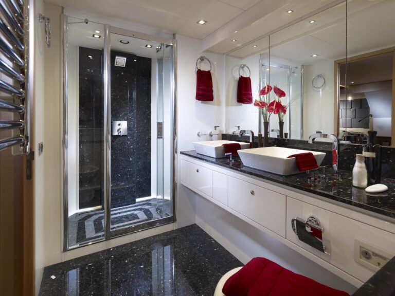 The 27m Yacht VEUVE