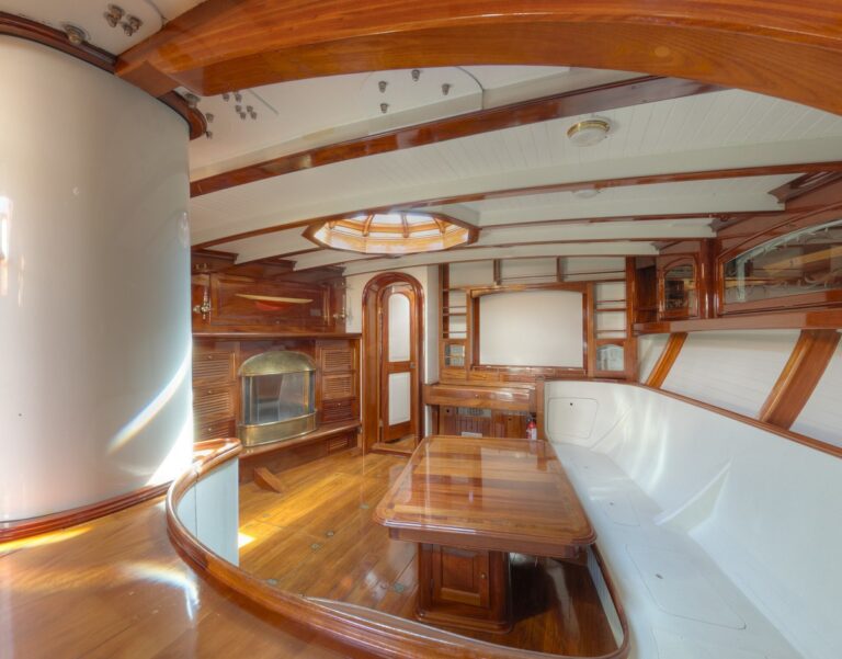 The 27m Yacht WHITEFIN