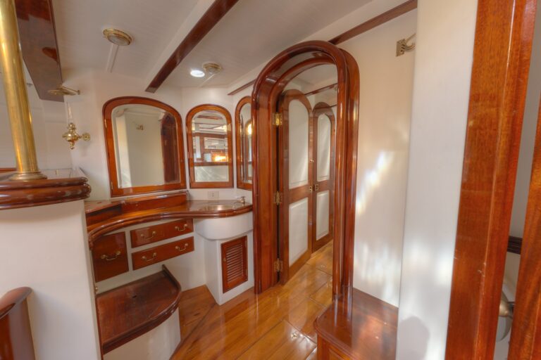 The 27m Yacht WHITEFIN