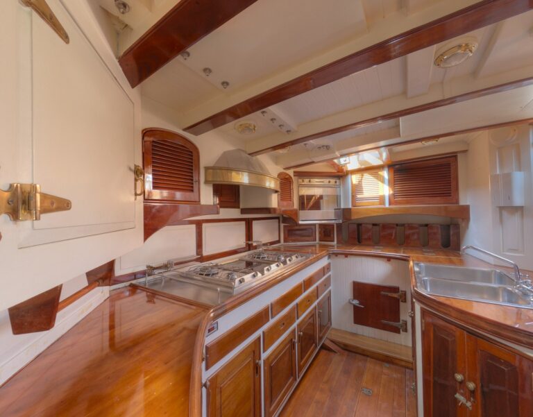 The 27m Yacht WHITEFIN