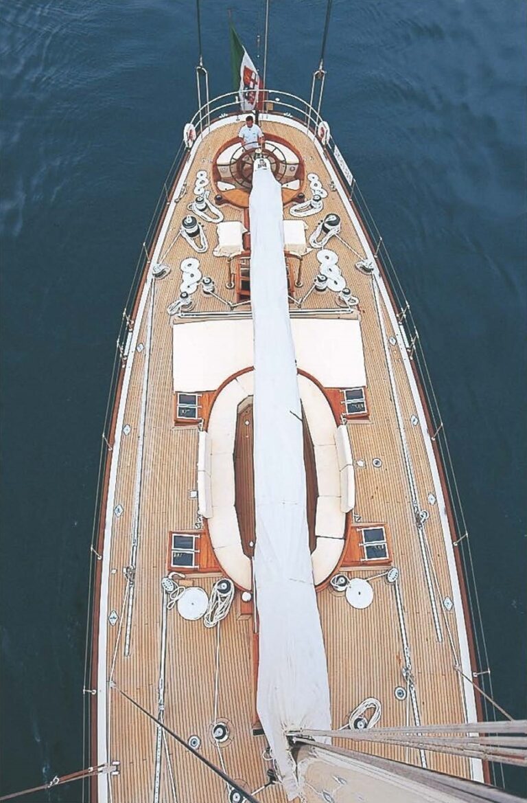 The 27m Yacht WHITEFIN