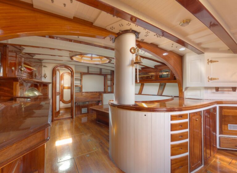 The 27m Yacht WHITEFIN