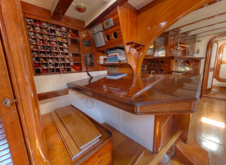 The 27m Yacht WHITEFIN