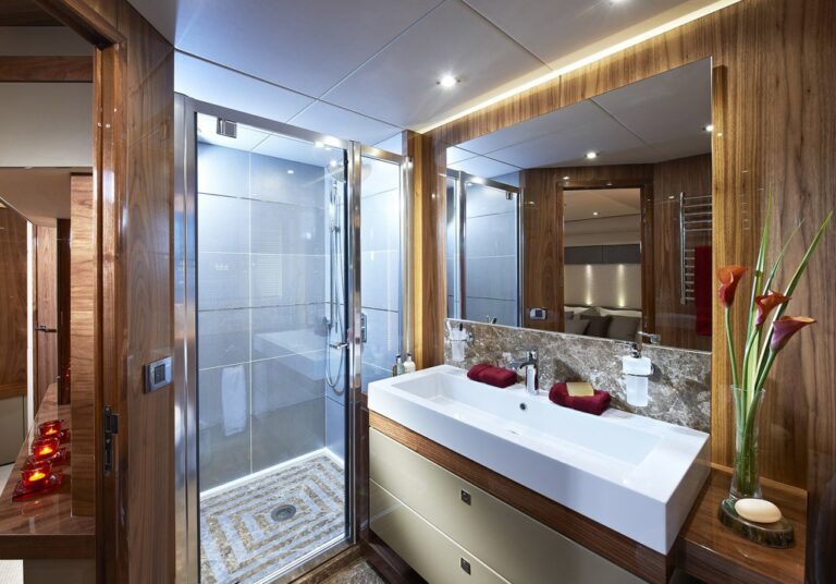 The 28m Yacht AQUA LIBRA