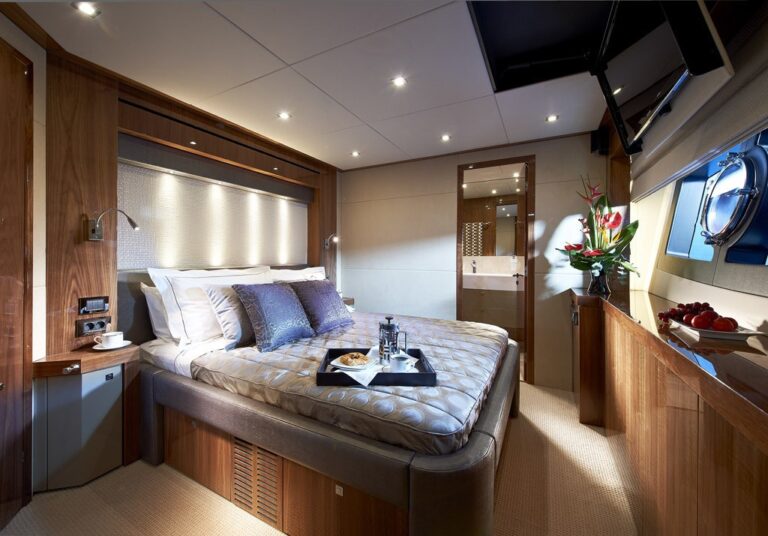 The 28m Yacht AQUA LIBRA