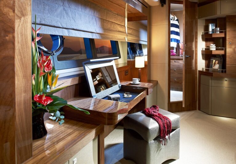 The 28m Yacht AQUA LIBRA