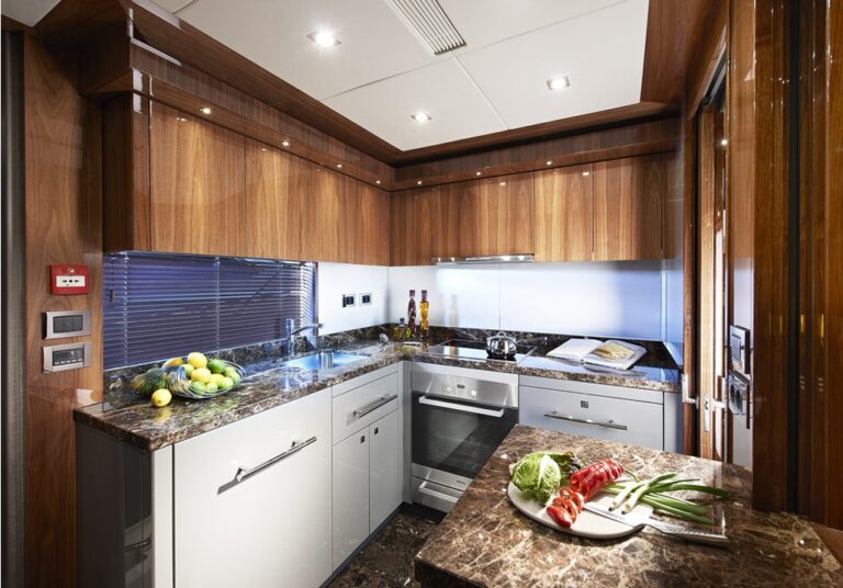The 28m Yacht AQUA LIBRA