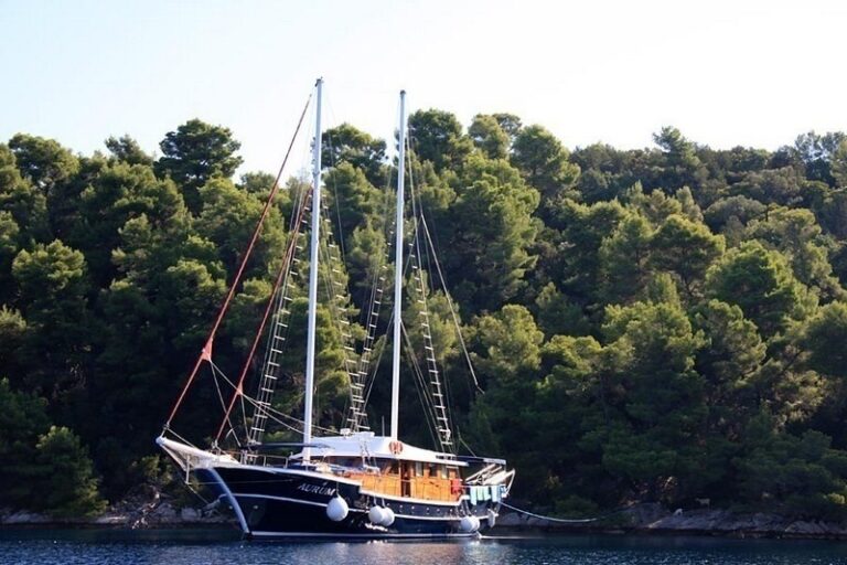 The 28m Yacht AURUM
