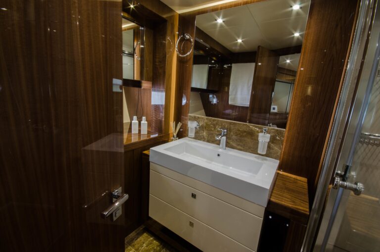 The 28m Yacht AUTUMN